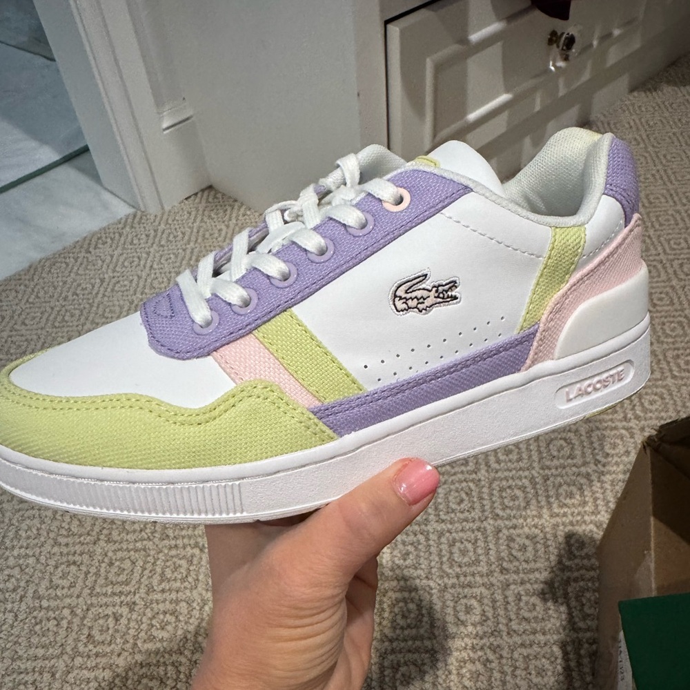 Lacoste Girls sneaker, new with tags, size 4